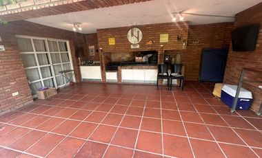VENTA CASA C/GRAN TERRENO CERRO D LAS ROSAS PILETA