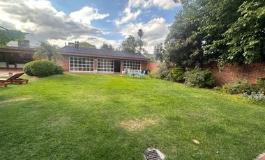 VENTA CASA C/GRAN TERRENO CERRO D LAS ROSAS PILETA
