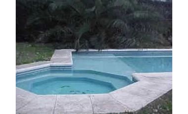 CHALET 5 AMBIENTES CON PISCINA