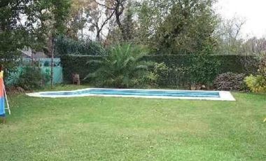 CHALET 5 AMBIENTES CON PISCINA