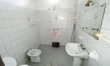 VENTA CASA 2 DORM A RECICLAR ALTO ALBERDI CORDOBA