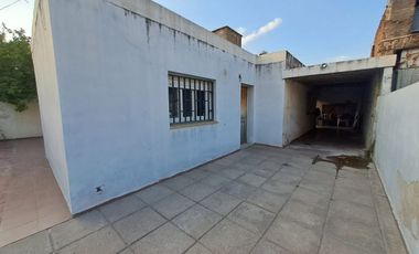 VENTA CASA 2 DORM A RECICLAR ALTO ALBERDI CORDOBA