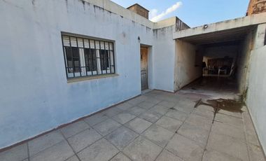 VENTA CASA 2 DORM A RECICLAR ALTO ALBERDI CORDOBA