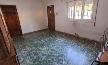 VENTA CASA 2 DORM A RECICLAR ALTO ALBERDI CORDOBA