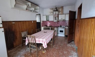 VENTA CASA 2 DORM A RECICLAR ALTO ALBERDI CORDOBA