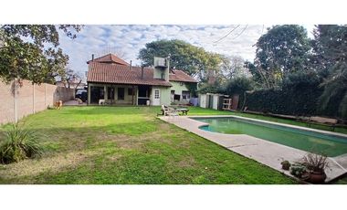 Hermosa casa 4 amb. Ituzaingó Norte, sobre amplio lote.