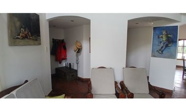 Hermosa casa 4 amb. Ituzaingó Norte, sobre amplio lote.