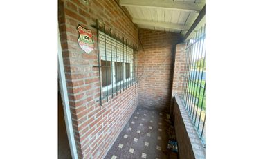 LATORRE PROP. VENDE TRES CASAS EN BLOCK - VILLA PRIMERA