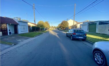 LATORRE PROP. VENDE TRES CASAS EN BLOCK - VILLA PRIMERA