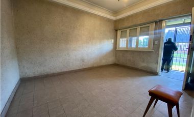 LATORRE PROP. VENDE TRES CASAS EN BLOCK - VILLA PRIMERA