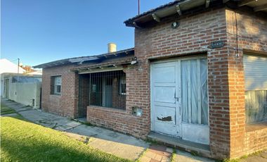 LATORRE PROP. VENDE TRES CASAS EN BLOCK - VILLA PRIMERA