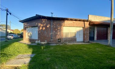 LATORRE PROP. VENDE TRES CASAS EN BLOCK - VILLA PRIMERA