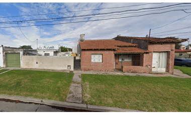 LATORRE PROP. VENDE TRES CASAS EN BLOCK - VILLA PRIMERA