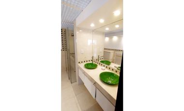 SE VENDE HERMOSA CASA EN B° LOMAS DE SAN MARTIN CON PILETA