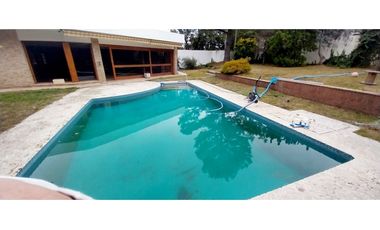 SE VENDE HERMOSA CASA EN B° LOMAS DE SAN MARTIN CON PILETA