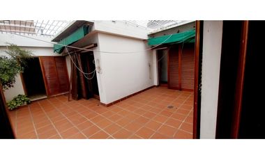 SE VENDE HERMOSA CASA EN B° LOMAS DE SAN MARTIN CON PILETA
