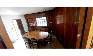 SE VENDE HERMOSA CASA EN B° LOMAS DE SAN MARTIN CON PILETA