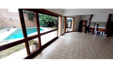 SE VENDE HERMOSA CASA EN B° LOMAS DE SAN MARTIN CON PILETA