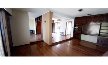 SE VENDE HERMOSA CASA EN B° LOMAS DE SAN MARTIN CON PILETA