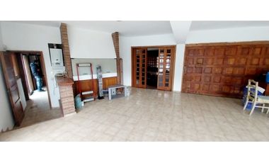 SE VENDE HERMOSA CASA EN B° LOMAS DE SAN MARTIN CON PILETA
