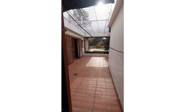 SE VENDE HERMOSA CASA EN B° LOMAS DE SAN MARTIN CON PILETA