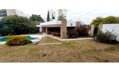 SE VENDE HERMOSA CASA EN B° LOMAS DE SAN MARTIN CON PILETA