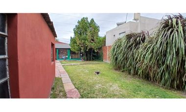 CASA 3 AMBIENTES SOBRE DOS LOTES