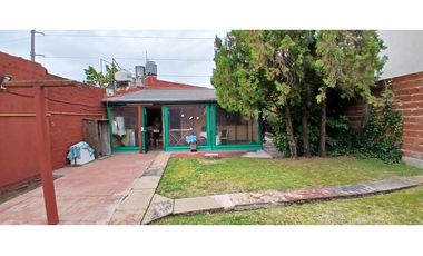 CASA 3 AMBIENTES SOBRE DOS LOTES