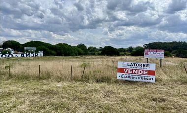 LATORRE PROP. VENDE EXCELENTE LOTE FRENTE AL MAR