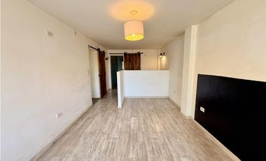 LATORRE PROP. VENDE MODERNA CASA CON HERMOSO PARQUE