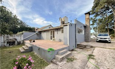 LATORRE PROP. VENDE MODERNA CASA CON HERMOSO PARQUE