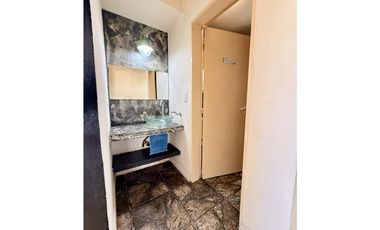 LATORRE PROP. VENDE MODERNA CASA CON HERMOSO PARQUE