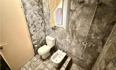 LATORRE PROP. VENDE MODERNA CASA CON HERMOSO PARQUE