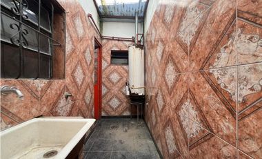 LATORRE PROP. VENDE CASA DE 3 AMBIENTES CON PARQUE