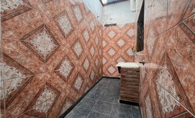 LATORRE PROP. VENDE CASA DE 3 AMBIENTES CON PARQUE