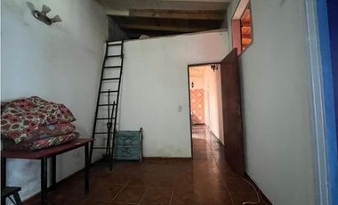 LATORRE PROP. VENDE CASA DE 3 AMBIENTES CON PARQUE