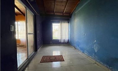 LATORRE PROP. VENDE CASA DE 3 AMBIENTES CON PARQUE