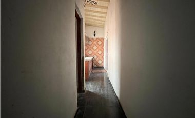 LATORRE PROP. VENDE CASA DE 3 AMBIENTES CON PARQUE