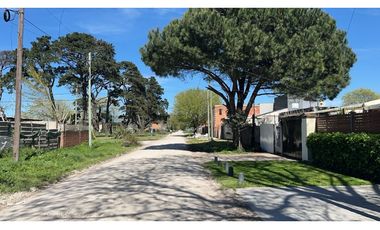 LATORRE PROP. VENDE CASA DE 3 AMBIENTES CON PARQUE