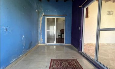 LATORRE PROP. VENDE CASA DE 3 AMBIENTES CON PARQUE