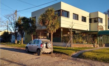LOCAL COMERCIAL CON DEPARTAMENTOS  - SOBRE AV. TEJEDOR