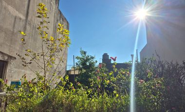 VENTA PH LANUS- 3 AMB- A REFACCIONAR- JARDIN