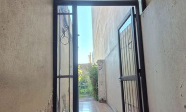 VENTA PH LANUS- 3 AMB- A REFACCIONAR- JARDIN