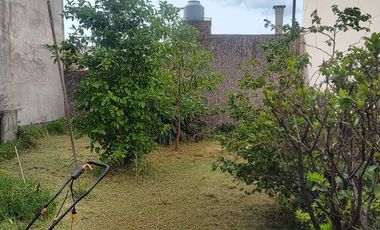 VENTA PH LANUS- 3 AMB- A REFACCIONAR- JARDIN