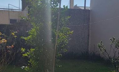 VENTA PH LANUS- 3 AMB- A REFACCIONAR- JARDIN