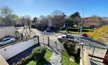 LATORRE PROP. VENDE CHALET 6 AMB. EN PARQUE LURO