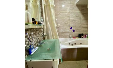 LATORRE PROP. VENDE CHALET 6 AMB. EN PARQUE LURO