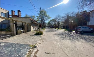 LATORRE PROP. VENDE CHALET 6 AMB. EN PARQUE LURO