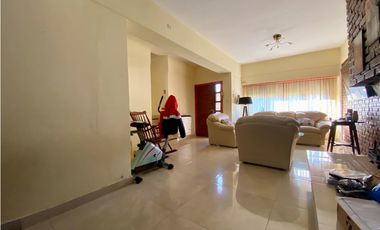 LATORRE PROP. VENDE CHALET 6 AMB. EN PARQUE LURO