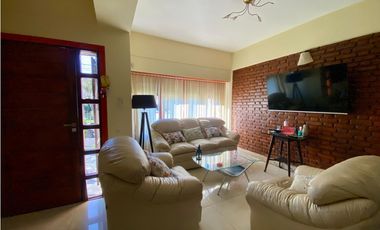 LATORRE PROP. VENDE CHALET 6 AMB. EN PARQUE LURO